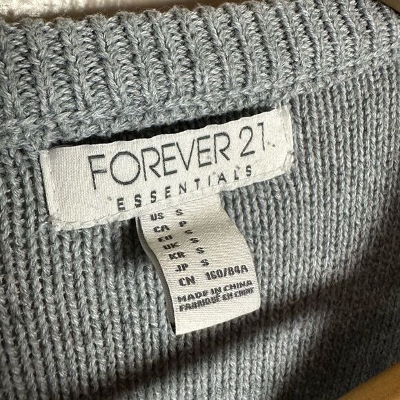 CLEARANCE! Gray Forever 21 Cable Knit Cardigan Size S EUC - Picture 6 of 6